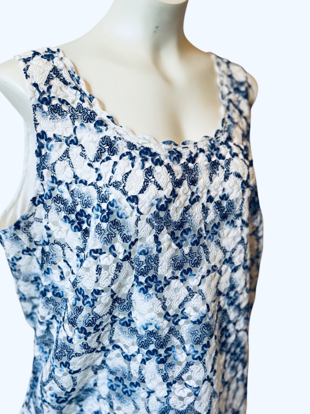 Tahari Arthur S. Levine Blue White Crochet Lace Blouse Sleeveless Shell  Size 1X